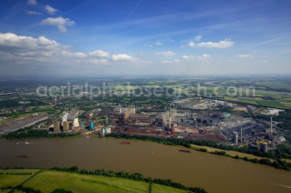 Duisburg from the bird's eye view: Container Terminal in the port of the inland port Rheinhausen in Duisburg in the state North Rhine-Westphalia