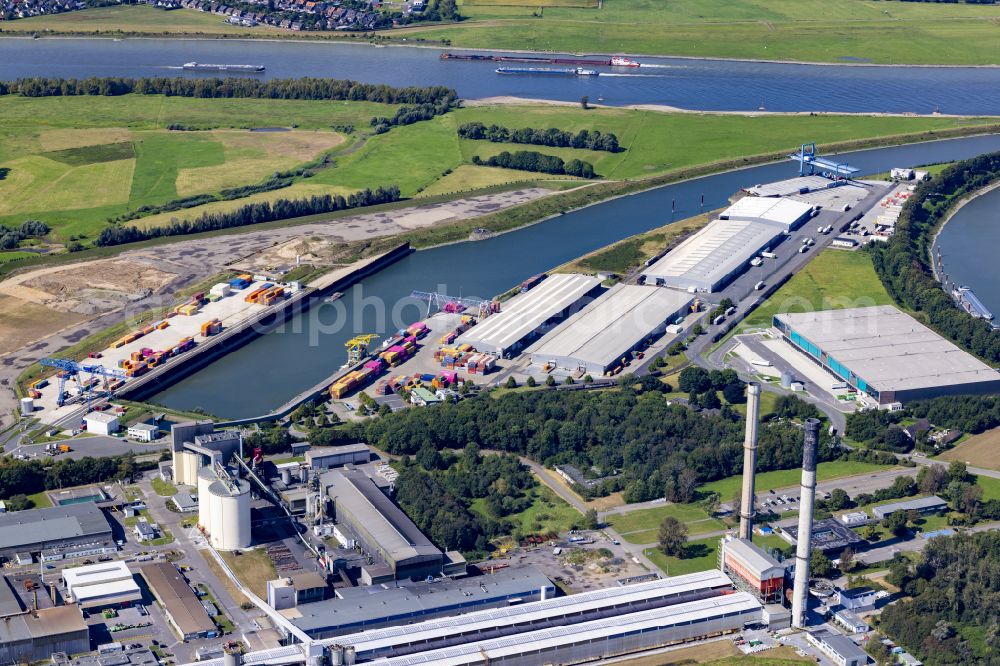 Aerial photograph Voerde (Niederrhein) - Container Terminal in the port of the inland port on Wesel-Datteln-Kanal in the district Spellen in Voerde (Niederrhein) in the state North Rhine-Westphalia