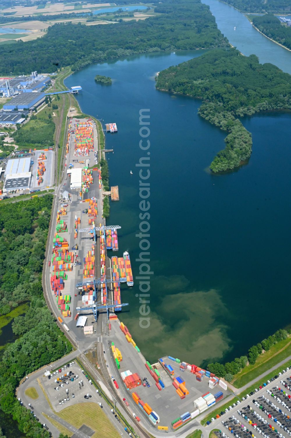 Wörth am Rhein from the bird's eye view: Container terminal in the container port of Contargo Woerth-Karlsruhe GmbH on the lake of the Landeshafen in the district Industriegebiet Woerth-Oberwald in Woerth am Rhein in the state Rhineland-Palatinate, Germany