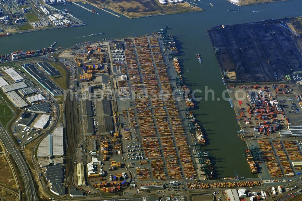 Aerial photograph Antwerpen - Container terminals in the seaport of Delwaidedok on Kanaaldock B2 Oostkai in Antwerp, Belgium