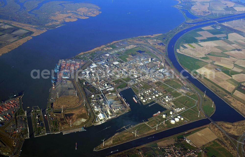 Antwerpen from the bird's eye view: Container terminals in the seaport on Kanaaldock B2 Oostkai in Antwerp, Belgium