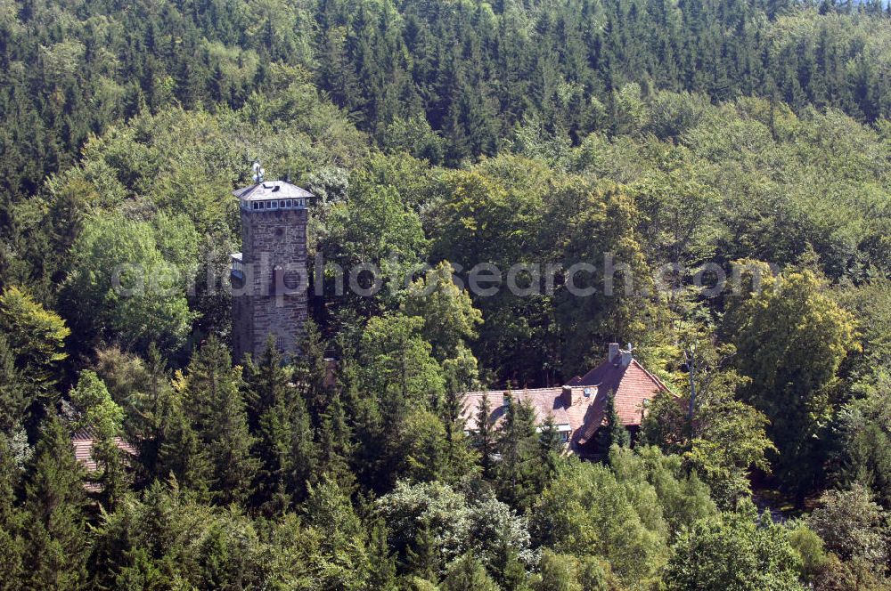 Aerial image Cunewalde - Der Czorneboh (obersorbisch: ?ornobóh) ist ein Berg nahe dem Ort Cunewalde in der Oberlausitz. Er gehört zu der südöstlich von Bautzen gelegenen Czorneboh-Bergkette und ist mit einer Höhe von 555,7 m über Normalnull der höchste Punkt dieses Ausläufers des Lausitzer Berglandes. Auf dem Berg befindet sich ein Aussichtsturm aus dem 19. Jahrhundert und der Berggasthof Czorneboh mit Biergarten. Kontakt Berggasthof Czorneboh: Tel. +49(0)35877 24325, Email: info@berggasthof-czorneboh.de