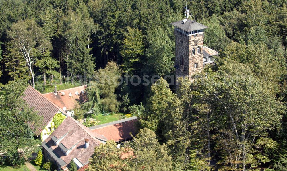 Aerial photograph Cunewalde - Der Czorneboh (obersorbisch: ?ornobóh) ist ein Berg nahe dem Ort Cunewalde in der Oberlausitz. Er gehört zu der südöstlich von Bautzen gelegenen Czorneboh-Bergkette und ist mit einer Höhe von 555,7 m über Normalnull der höchste Punkt dieses Ausläufers des Lausitzer Berglandes. Auf dem Berg befindet sich ein Aussichtsturm aus dem 19. Jahrhundert und der Berggasthof Czorneboh mit Biergarten. Kontakt Berggasthof Czorneboh: Tel. +49(0)35877 24325, Email: info@berggasthof-czorneboh.de