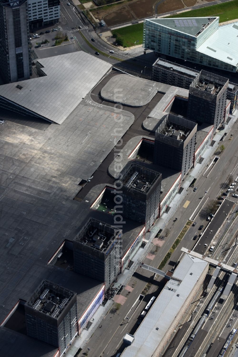 Lille from the bird's eye view: Roof of the shopping center Euralille in Lille in Nord-Pas-de-Calais Picardy, France