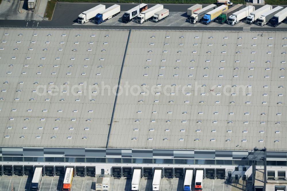 Bönen from the bird's eye view: Building complex and grounds of the logistics center and central storage of Kik Textilien GmbH in Boenen in the state of North Rhine-Westphalia. The centre is located in the industrial area in the East of Boenen. It consists of a series of loading docks for trucks