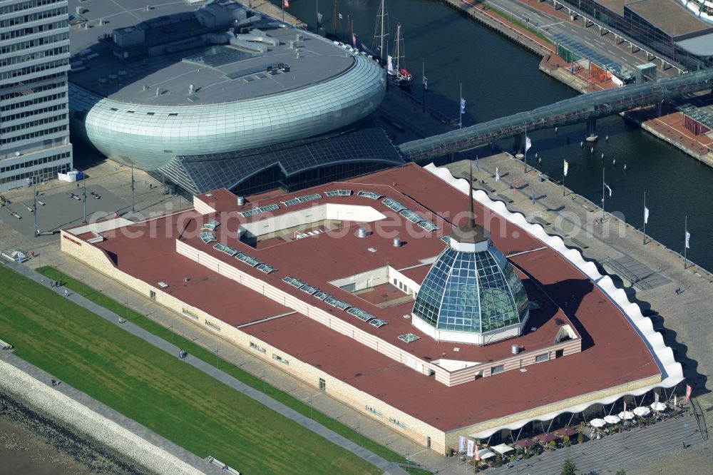 Aerial photograph Bremerhaven - Building of the shopping center Mediterraneo in Bremerhaven in the state of Bremen. The mall is part of a building complex on the old harbour on the riverbank of the river Weser