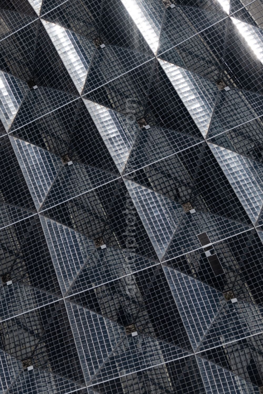 Aerial photograph Köln - Roof construction of the building of central station in the district Altstadt in Cologne in the state North Rhine-Westphalia, Germany