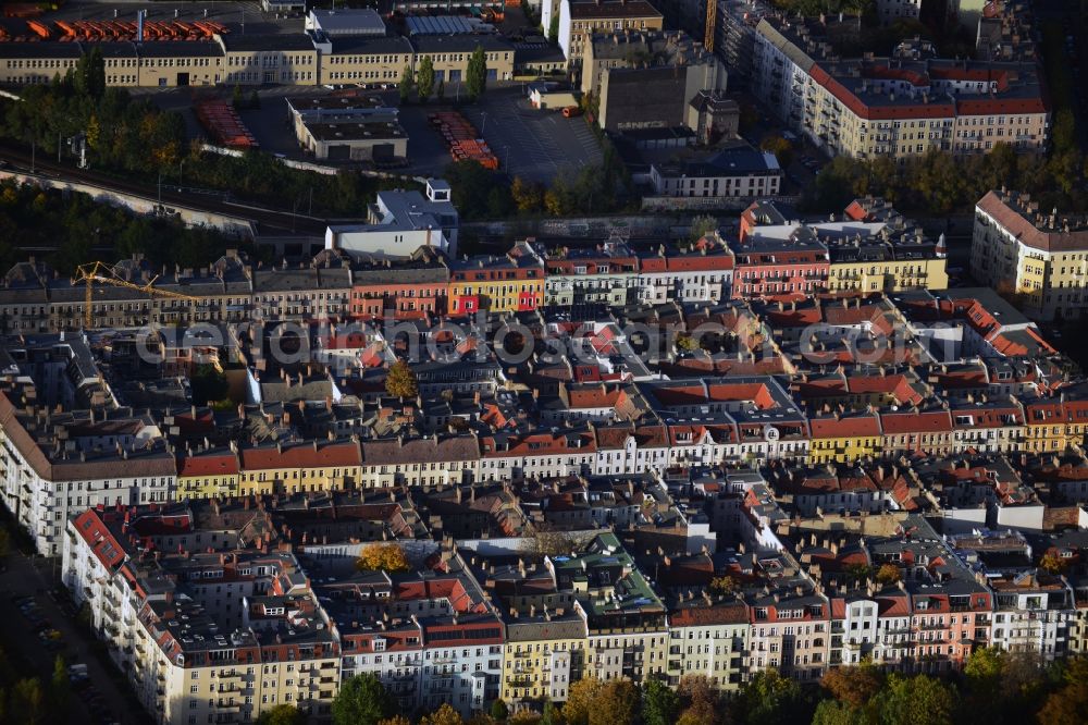 Berlin Prenzlauer Berg from the bird's eye view: Roof landscape of the old building - residential areas along the road Prenzlauer Allee in the Prenzlauer Berg district of Berlin