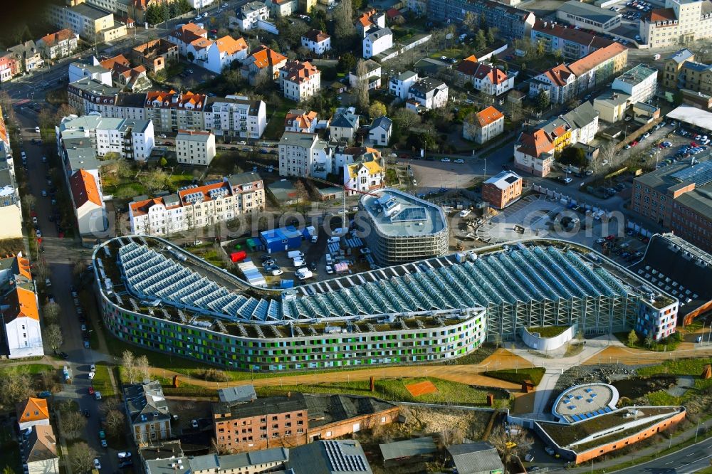 Aerial photograph Dessau - Ecological roof structure on the administration building of the state authority UBA Federal Environment Agency in Dessau in the state Saxony-Anhalt, Germany