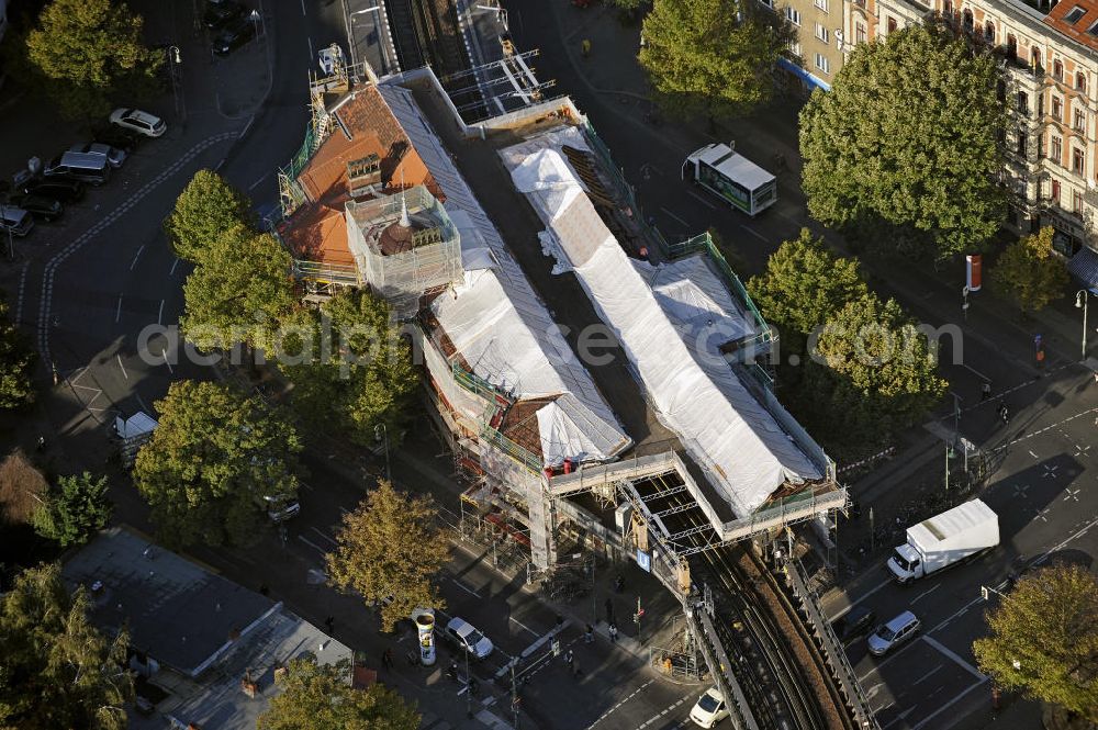 Aerial image Berlin - Dacharbeiten auf dem U-Bahnhof Schlesisches Tor in Berlin-Kreuzberg. Es ist eine Station der Linie U1. Roof work at the underground station Schlesisches Tor in Berlin-Kreuzberg.