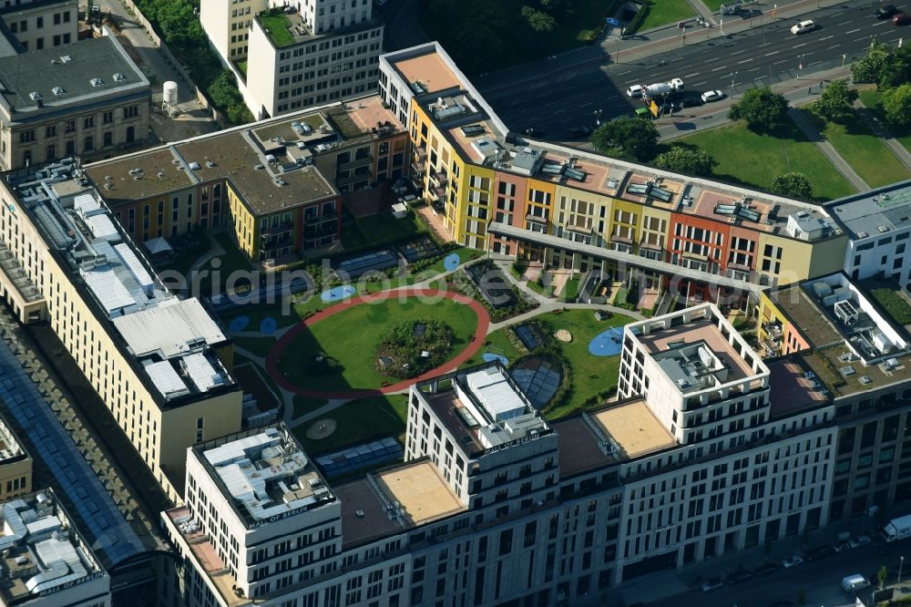 Berlin from above - Roof horticulture landscape on the LP12 Mall of Berlin building on the site Wertheim at Leipziger Platz 12 in Berlin-Mitte