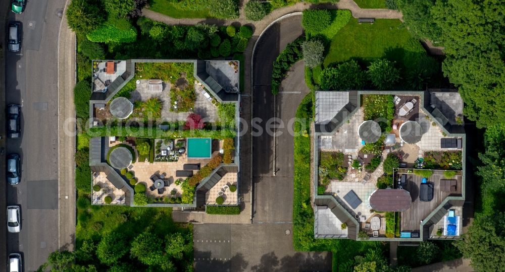 Aerial photograph Essen - Roof garden landscape in the residential area of a multi-family house settlement on the destrict Kettwig in Essen in the state North Rhine-Westphalia