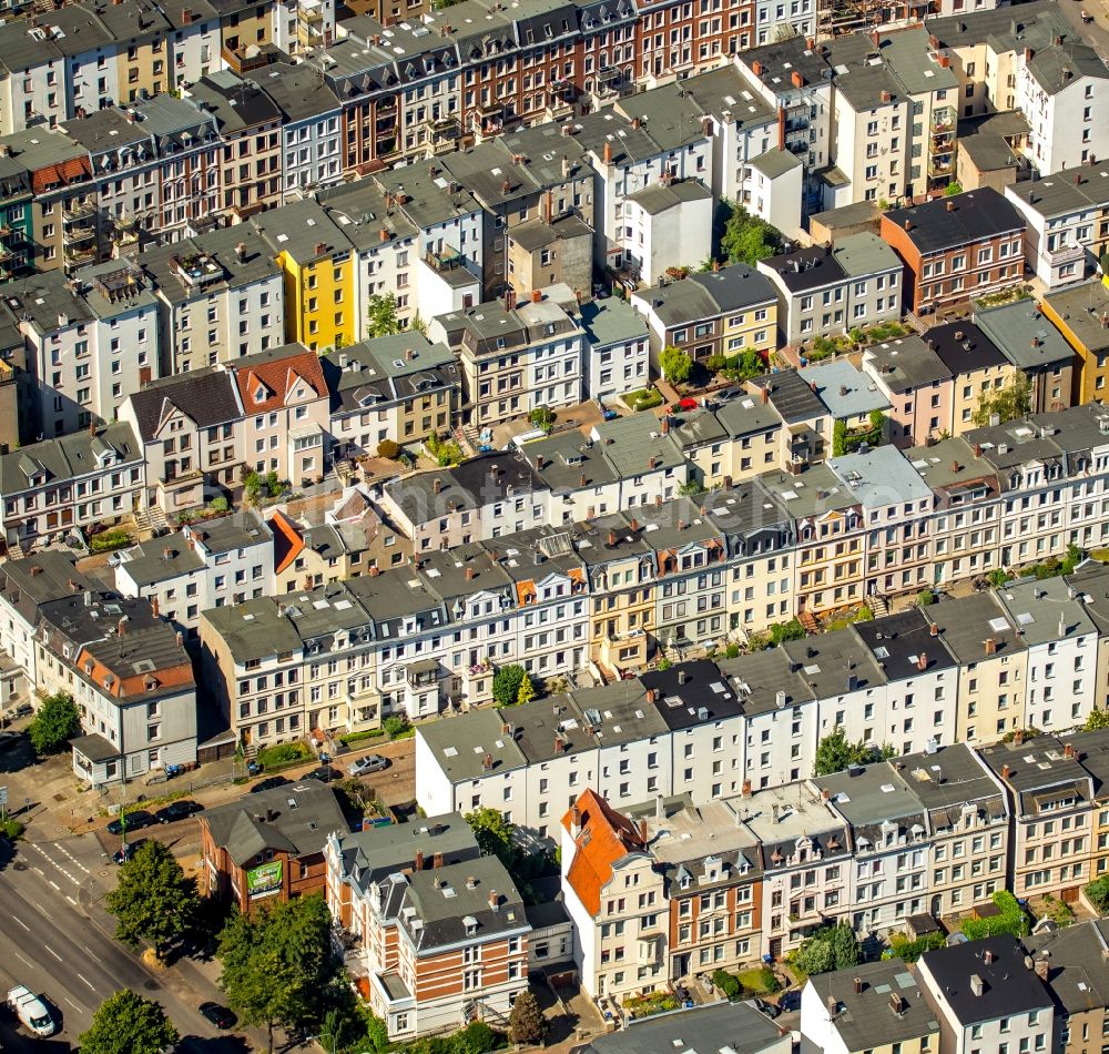 Aerial photograph Lübeck - Roof garden landscape in the residential area of a multi-family house settlement on the Westhoffstrasse in Luebeck in the state Schleswig-Holstein