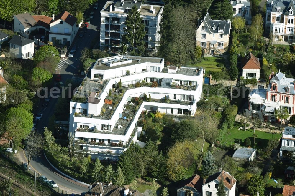 Aerial image Vaucresson - Roof garden landscape in the residential area of a multi-family house settlement in Vaucresson in Ile-de-France, France