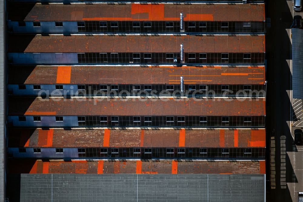 Aerial image Stuttgart - Red - brown roof structures buildings and production halls on the vehicle construction factory premises Motorenwerk Untertuerkheim between Mercedesstrasse and Benzstrasse in the district Benzviertel in Stuttgart in the state Baden-Wurttemberg, Germany