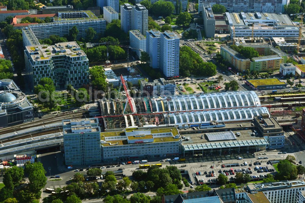 Aerial photograph Berlin - Track layout and roof renovation at the station building of the Deutsche Bahn Ostbahnhof on Koppenstrasse in the district of Friedrichshain in Berlin, Germany