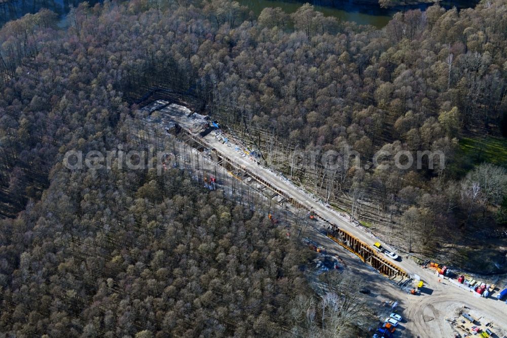 Bindow from the bird's eye view: Construction site with earthworks and landfills on river Dahme crossing for the laying of pipelines of the new Europaeischen Gas-Anbindungsleitung ( Eugal ) in Bindow in the state Brandenburg, Germany