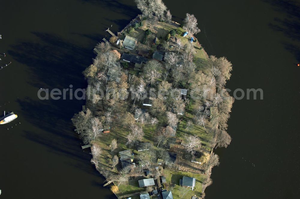 Aerial photograph Berlin - Blick auf die Dahmeinsel an der Grünauer Strasse / Rosenweg in Berlin-Köpenick