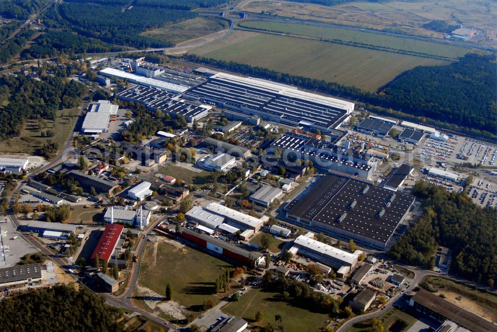 Ludwigsfelde from above - Blick auf den Industriepark-Ost an der Straße der Jugend - Ansprechpartner: Hr. Dr. Pornschlegel - Telefon: (030) 24 30 36 71 - Telefax: (030) 24 30 36 72 - E-Mail: pornschlegel@mgsberlin.de - Achim Walder: