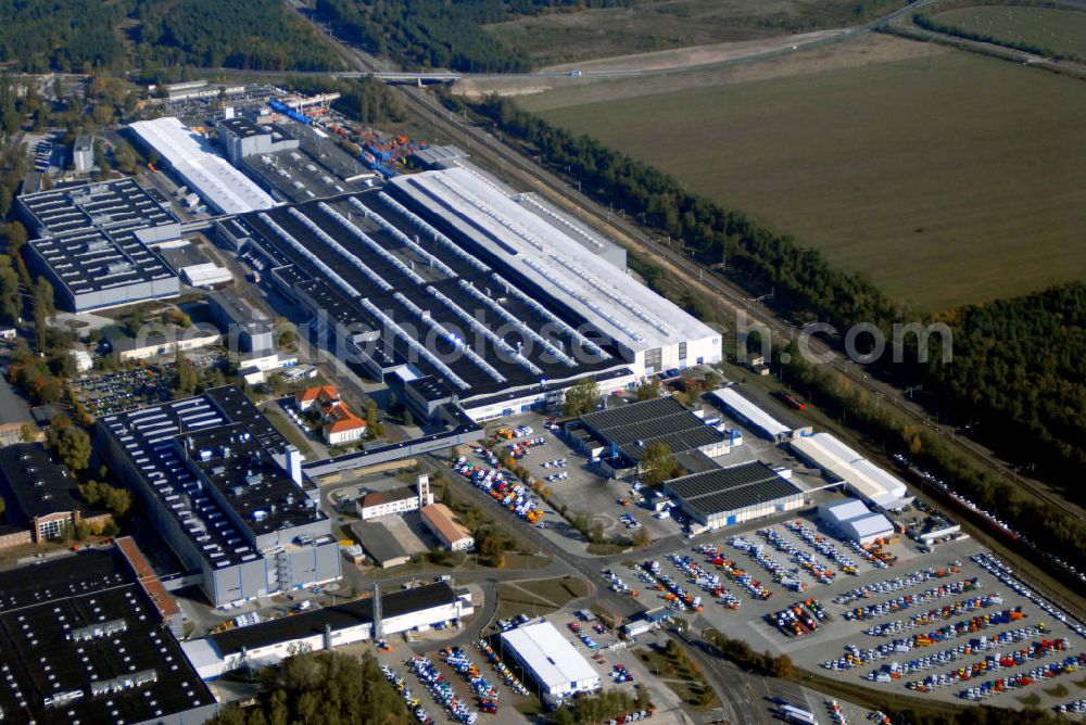 Aerial photograph Ludwigsfelde - Blick auf den Industriepark-Ost an der Straße der Jugend insbesondere auf die Produktionhallen des NCV3 von DaimlerChrysler Ludwigsfelde GmbH, Industriepark, 14974 Ludwigsfelde - Telefon +49 3378 830