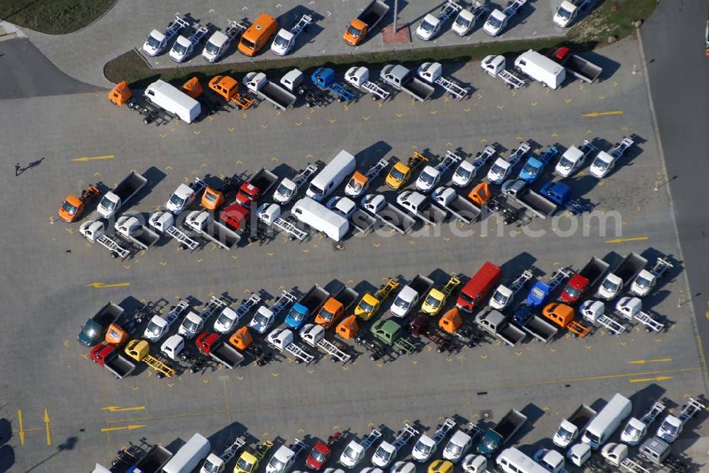 Aerial photograph Ludwigsfelde - Blick auf die Produktionsflächen des Compact-Vans Mercedes-Benz Vaneo in Ludwigsfelde, das heute als einer der modernsten Standorte im Konzern gilt. Jährlich laufen rund 50.000 Vaneo in Ludwigsfelde von den Bändern und ist damit einer der größten Arbeitgeber in Brandenburg. Kontakt: DaimlerChrysler Ludwigsfelde GmbH, Industriepark, 14974 Ludwigsfelde - Telefon +49 3378 830