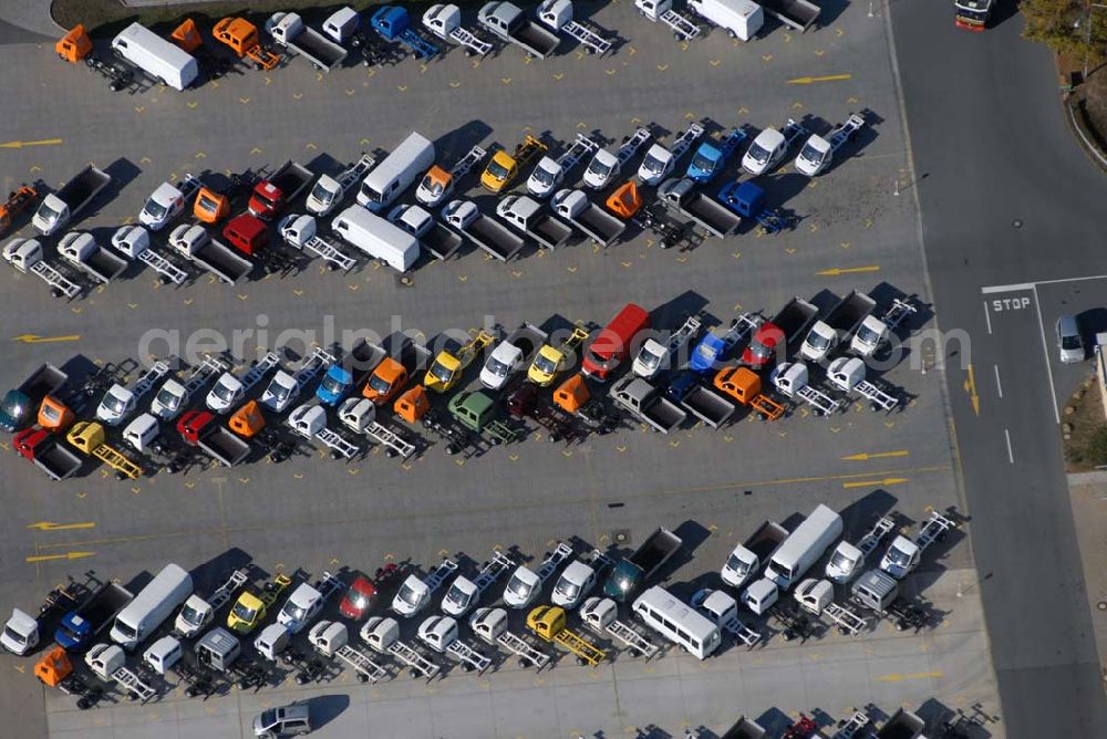 Ludwigsfelde from above - Blick auf die Produktionsflächen des Compact-Vans Mercedes-Benz Vaneo in Ludwigsfelde, das heute als einer der modernsten Standorte im Konzern gilt. Jährlich laufen rund 50.000 Vaneo in Ludwigsfelde von den Bändern und ist damit einer der größten Arbeitgeber in Brandenburg. Kontakt: DaimlerChrysler Ludwigsfelde GmbH, Industriepark, 14974 Ludwigsfelde - Telefon +49 3378 830