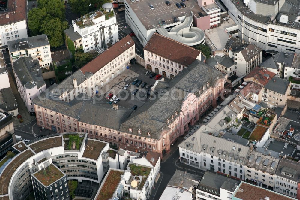 Mainz from the bird's eye view: Dalberger Hof in the historic city centre of Mainz in the state of Rhineland-Palatinate. The former mansion of the lords of Dalberg stems from the early 18th century and is a square building with a courtyard, surrounded by other business and residential buildings of the historic city centre of Mainz