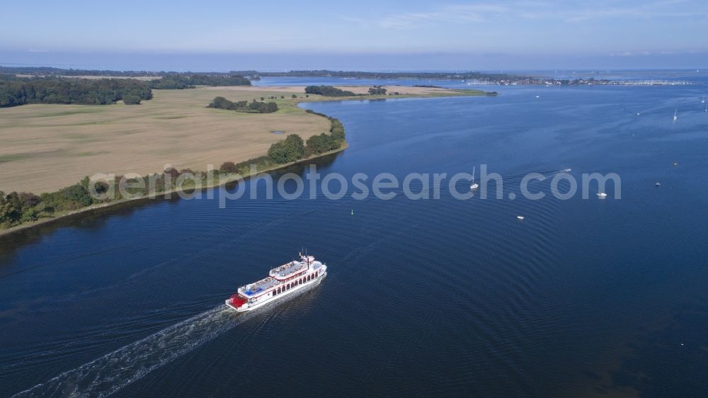 Ellenberg from the bird's eye view: Riparian areas on the lake area of Schlei in Ellenberg in the state Schleswig-Holstein, Germany