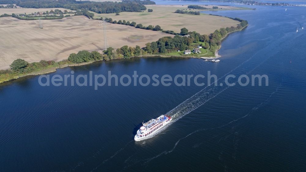 Aerial photograph Ellenberg - Riparian areas on the lake area of Schlei in Ellenberg in the state Schleswig-Holstein, Germany