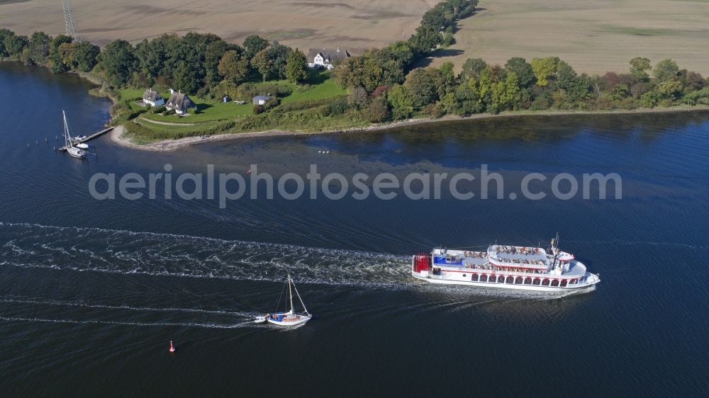 Aerial photograph Ellenberg - Riparian areas on the lake area of Schlei in Ellenberg in the state Schleswig-Holstein, Germany