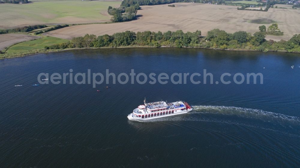 Ellenberg from the bird's eye view: Riparian areas on the lake area of Schlei in Ellenberg in the state Schleswig-Holstein, Germany