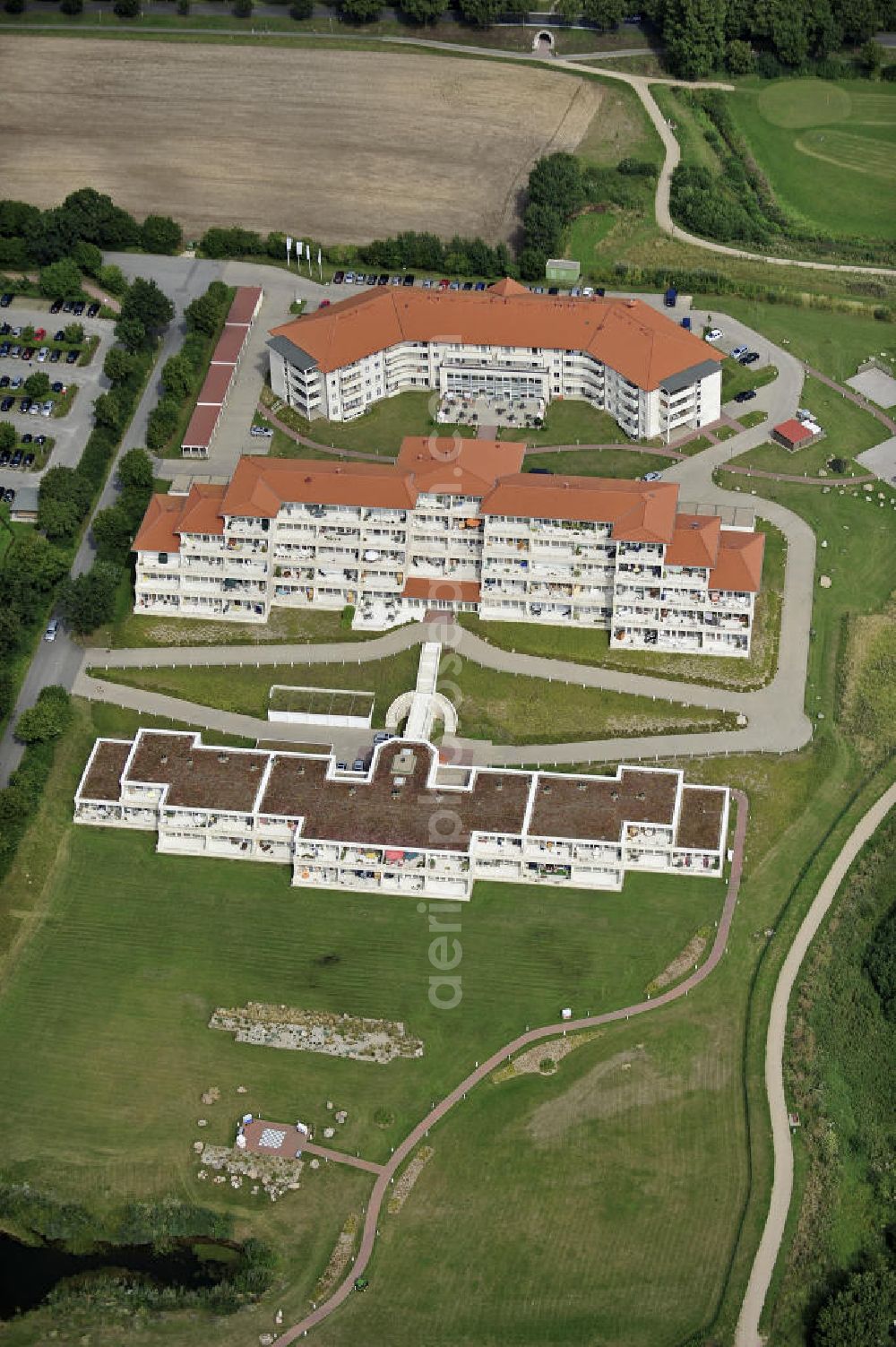 Aerial image Neustadt - Blick auf die DANA Ostsee-Seniorenresidenz. Die Residenz liegt auf einem 40.000 Quadratmeter großen Areal direkt an der Ostsee. View of the DANA retirement home. The residence is situated on a 40,000 square meter site on the Baltic Sea coast.