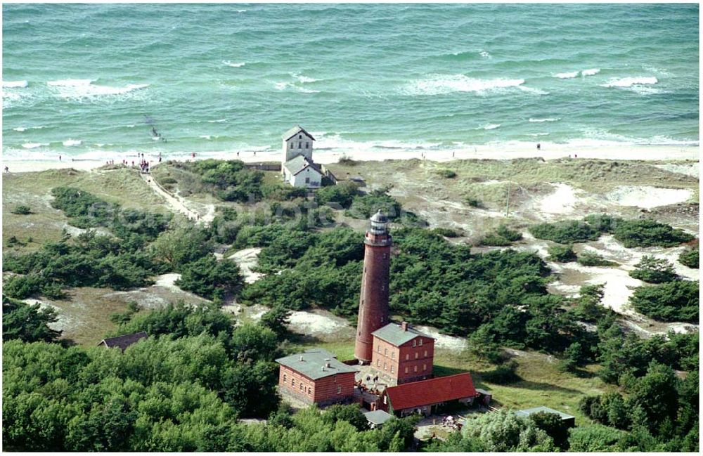 Darßer Ort from above - 15.08.2004, Darsser Leuchturm in Mecklenburg-Vorpommern, Den Leuchtturm Darsser Ort können Sie ersteigen und bekommen dann aus 35 m Höhe einen einmaligen Rundumblick auf den Weststrand, den Darsser Ort und den Darßwald.