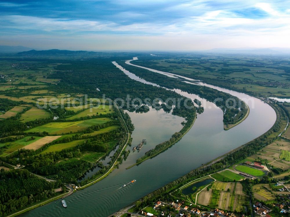 Aerial photograph Rust - The floodplain forest Taubergiessen near Rust in the state of Baden-Wuerttemberg. The region belongs to the borough-free area of Rheinau and is located on the Eastern riverbank of the Rhine which marks the border with France here. View from the North towards the South to the mountain range Kaiserstuhl