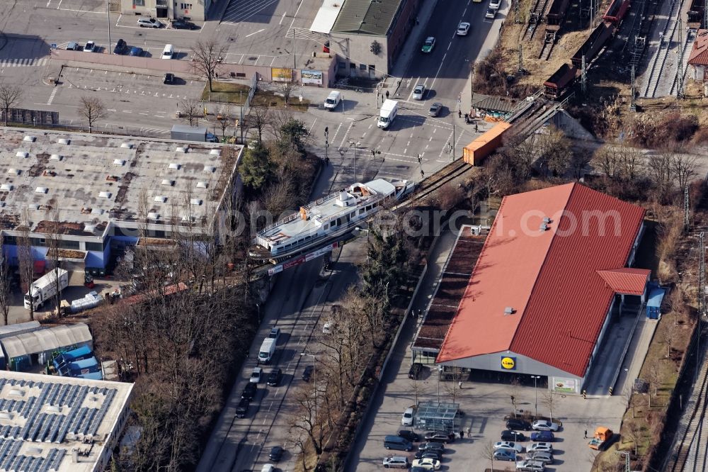 Aerial image München - The sampled excursion steamers MS Utting on the laid-down railway bridge above the Lagerhausstrasse in Munich Sendling in the state of Bavaria is to be used as a cafe and cultural facility for the art project Bahnwaerter Thiel from summer 2017 onwards