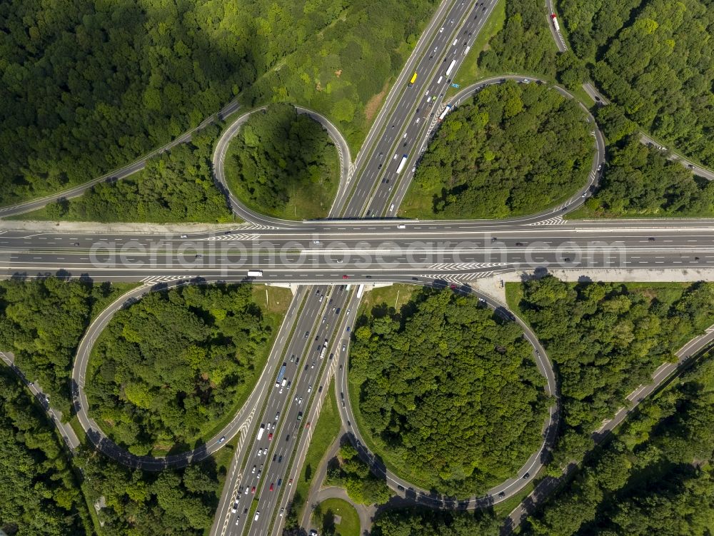 Oberhausen from the bird's eye view: The motorway interchange Oberhausen in the state of North Rhine-Westphalia. The motorway junction lies in the middle of Ruhr region close to the city of Oberhausen. It is an important traffic junction and transport nodal point between A3 coming from the Netherlands and A2. This makes it one of the most important East-West-Connections in Germany