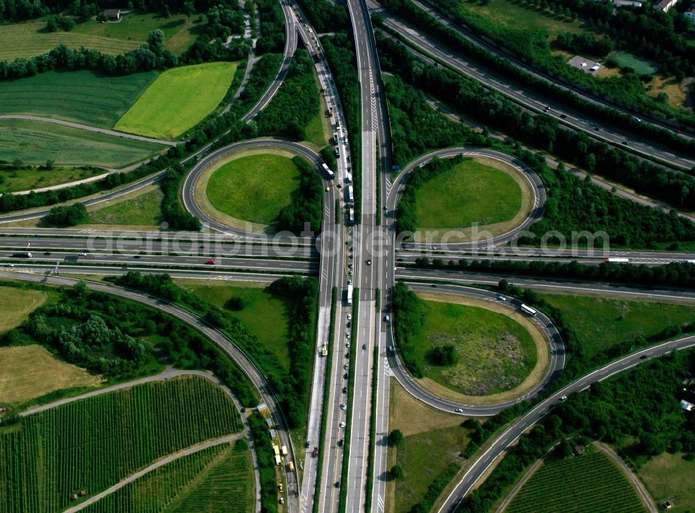 Aerial photograph Weinsberg - The motorway interchange in Weinsberg in the state of Baden-Wuerttemberg. The junction was built 1966-1970. It is the intersection of the federal motorways A81 - running from North to South - and A6 - from West to the East. The interchange is located in the valley of the river Sulm which was moved during the construction. View from the North