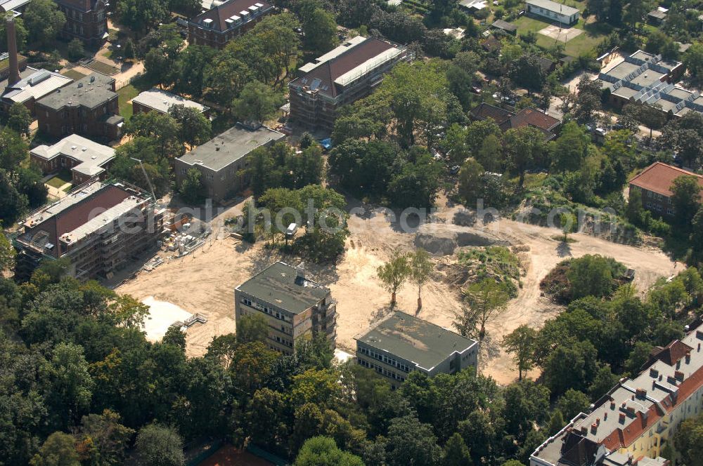 Berlin from the bird's eye view: Blick auf das Baufeld an der Hannemannstraße, Ecke Riesestraße vom Liegenschaftsfond Berlin. Hier werden zur Zeit Ein- und Mehrfamilienhäuser gebaut. Kontakt: Liegenschaftsfonds Berlin GmbH & Co.KG, Warschauer Str. 41/42, 10243 Berlinm, Tel. 030 / 22 33 - 68 00.