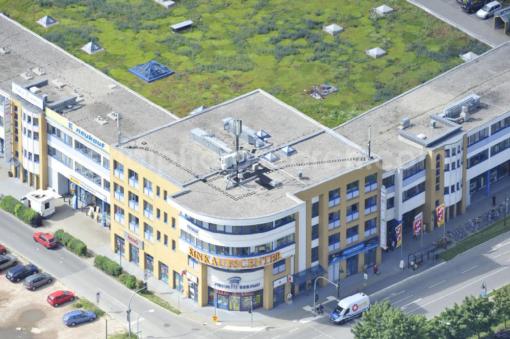 Bernau from the bird's eye view: Look at the shopping mall Forum in Bernau that was opened in 1996 andthat houses 25 shops