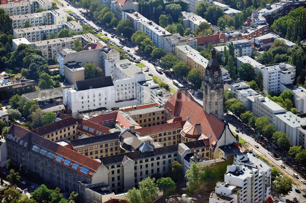 Berlin Wilmersdorf from above - Das Rathaus / Bezirksamt und die Bibliothek von Charlottenburg-Wilmersdorf an der Otto-Suhr-Allee in Berlin. The townhall / district authority and the library of Charlottenburg-Wilmersdorf in Berlin.