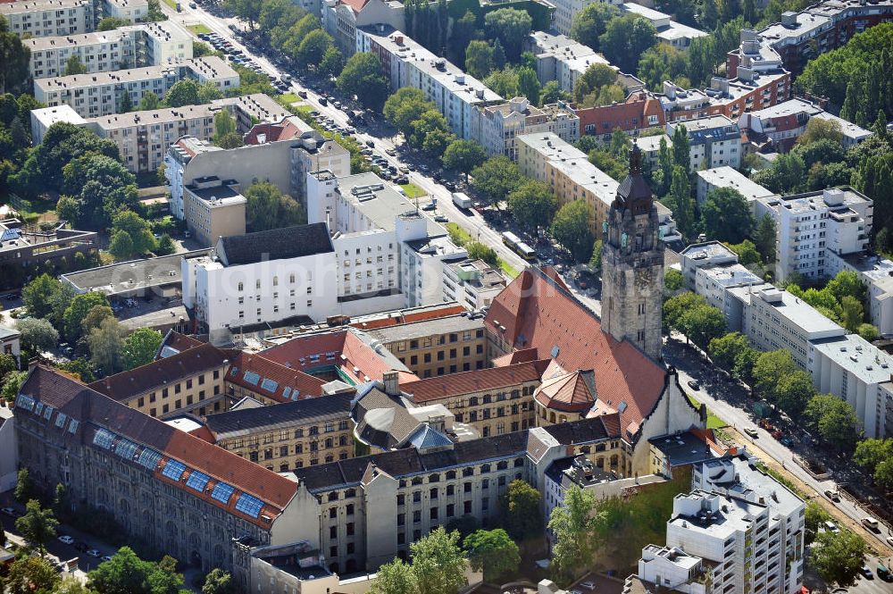 Berlin Wilmersdorf from the bird's eye view: Das Rathaus / Bezirksamt und die Bibliothek von Charlottenburg-Wilmersdorf an der Otto-Suhr-Allee in Berlin. The townhall / district authority and the library of Charlottenburg-Wilmersdorf in Berlin.