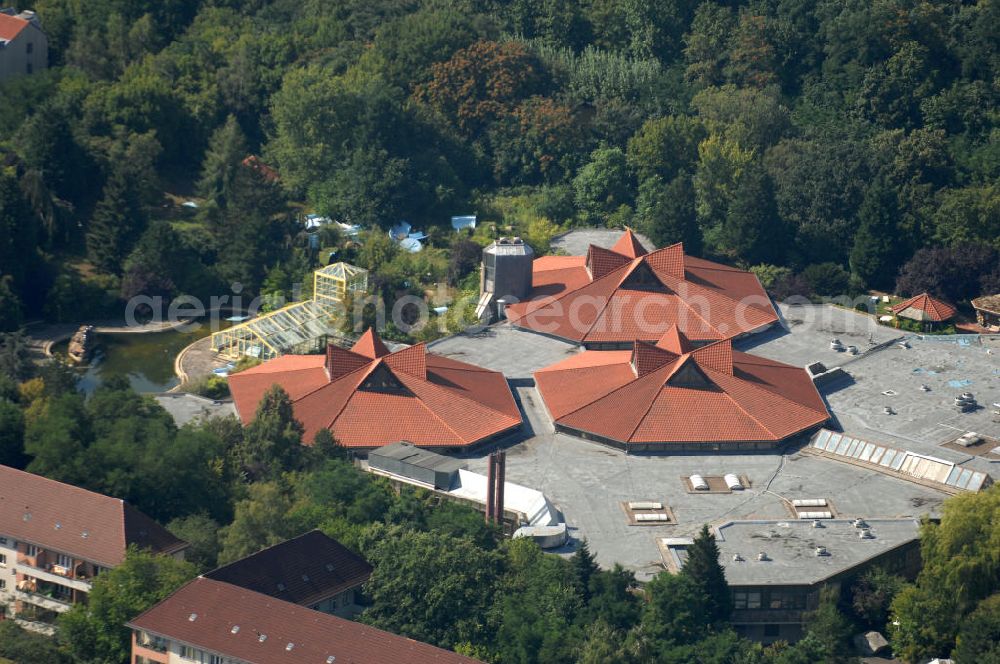 Berlin from the bird's eye view: Blick auf das geschlossene Spaßbad / Freizeitbad Blub im Stadtteil Tempelhof. Einzig die Saunawelt ist geöffnet. Kontakt: Saunawelt Al Andalus, Buschkrugallee 64, 12359 Berlin, Tel. +49(0)30 60 90 60, Fax +49(0)30 60 08 38 57, info@saunawelt-al-andalus.de