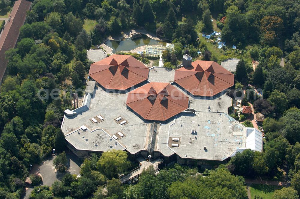 Aerial image Berlin - Blick auf das geschlossene Spaßbad / Freizeitbad Blub im Stadtteil Tempelhof. Einzig die Saunawelt ist geöffnet. Kontakt: Saunawelt Al Andalus, Buschkrugallee 64, 12359 Berlin, Tel. +49(0)30 60 90 60, Fax +49(0)30 60 08 38 57, info@saunawelt-al-andalus.de