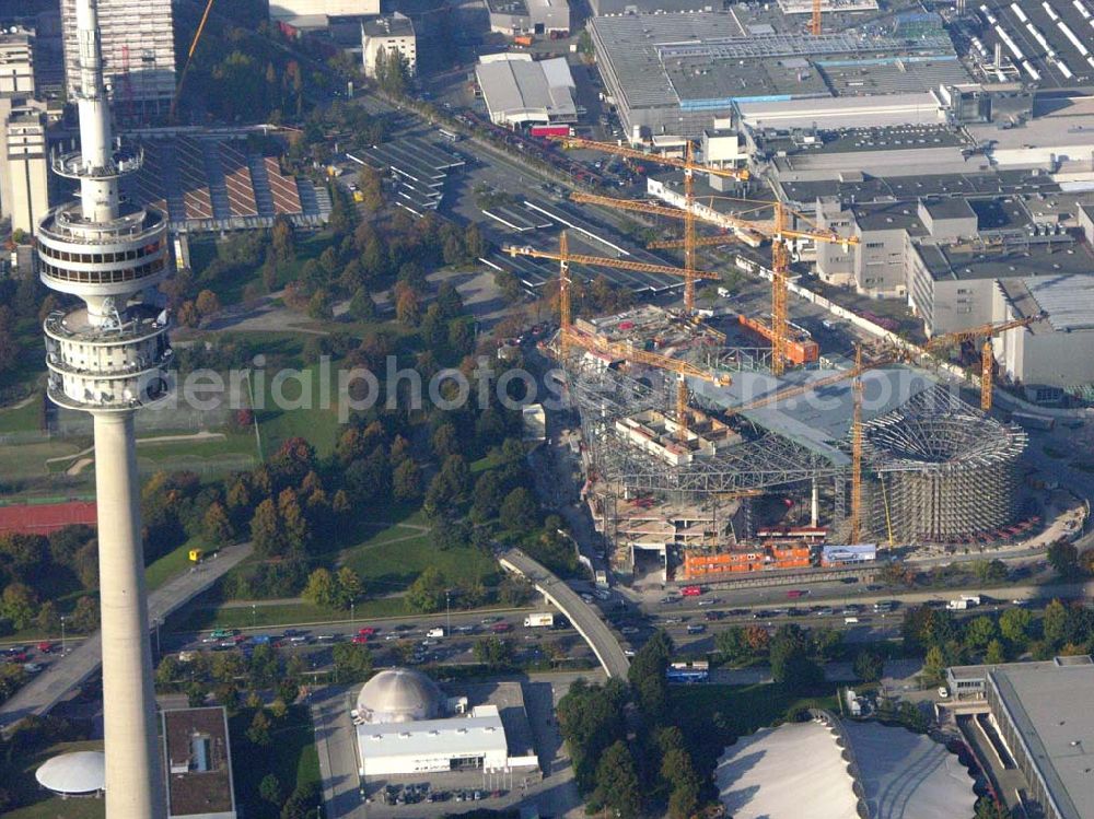 München / Bayern from above - Blick auf die Erweiterungsbaustelle des Auslieferungs- und Eventcenter BMW Welt der BMW AG am Georg-Brauchle-Ring nahe dem Olympia Park in München