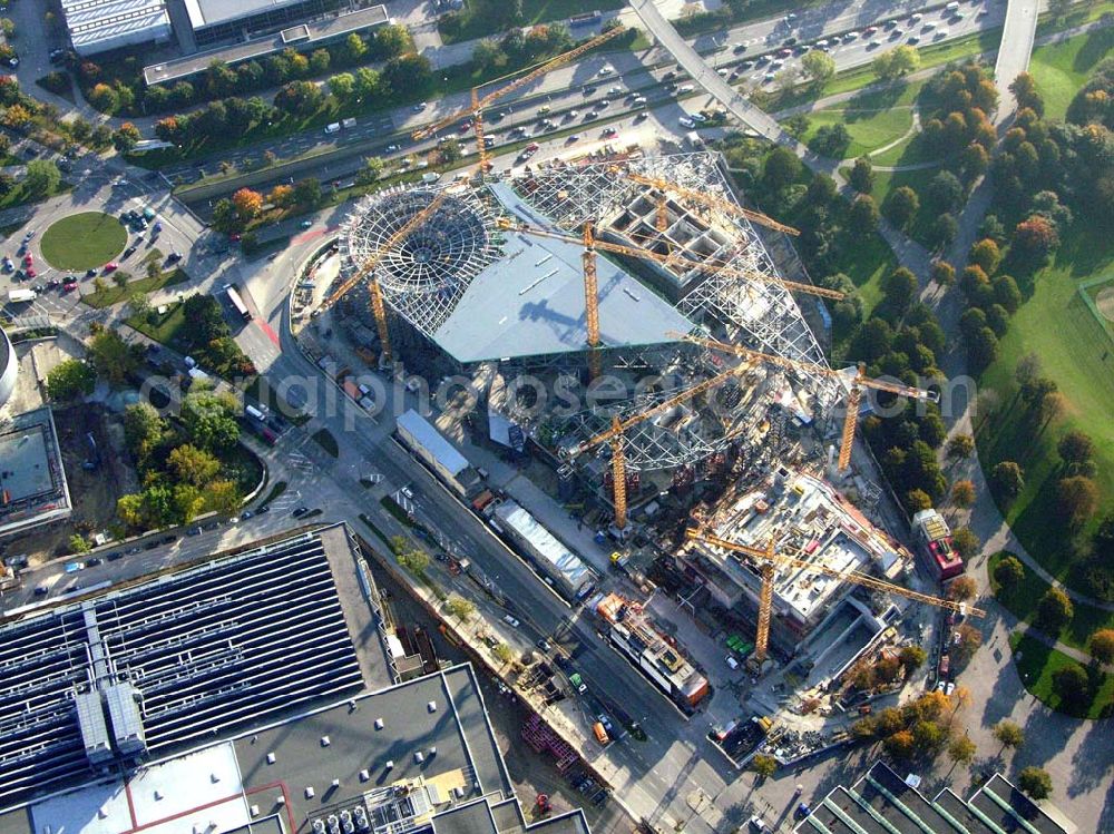 Aerial photograph München / Bayern - Blick auf die Erweiterungsbaustelle des Auslieferungs- und Eventcenter BMW Welt der BMW AG am Georg-Brauchle-Ring nahe dem Olympia Park in München