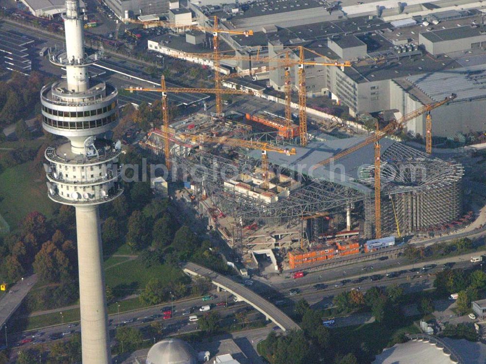 München / Bayern from the bird's eye view: Blick auf die Erweiterungsbaustelle des Auslieferungs- und Eventcenter BMW Welt der BMW AG am Georg-Brauchle-Ring nahe dem Olympia Park in München