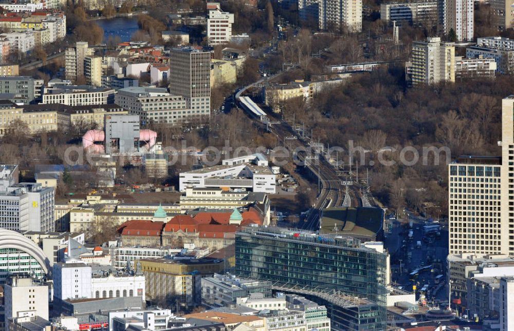 Berlin from the bird's eye view: View at the office and shopping house Neues Kanzlereck. The train station Zoologischer Garten and the Atlas tower, an office skyscraper at the Breitscheidplatz, are close behind the building