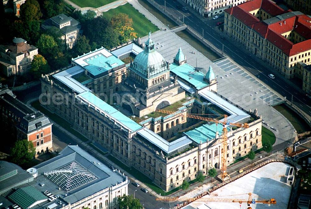 Aerial photograph Leipzig / Sachsen - Das Bundesverwaltungsgericht, das 1953 in Berlin errichtet wurde und heute seinen Sitz im Gebäude des ehemaligen Reichsgerichts in Leipzig hat. Adresse Bundesverwaltungsgericht Simsonplatz 1, 04107 Leipzig, Zentrale: (0341) 2007 - 0, Fax: (0341) 2007 - 1000