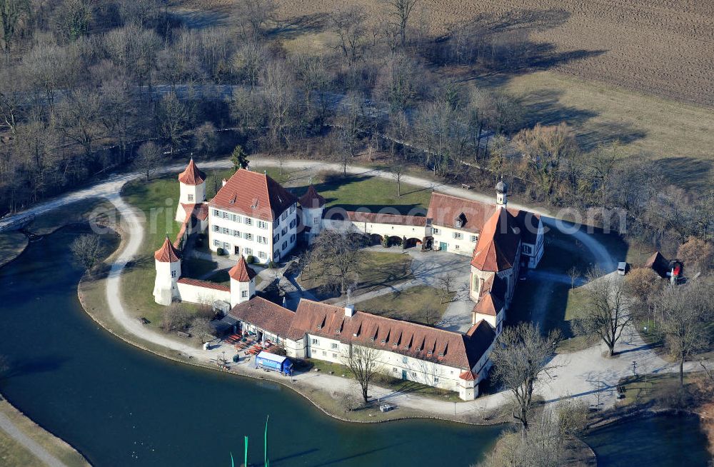 München-Obermenzing from the bird's eye view: Das ehemalige Jagdschloss Blutenburg an der Pippinger Straße in München-Obermenzing. Heute befindet sich hier u.a. die Internationale Jugendbibliothek (IJB) mit verschiedenen Mussen wie z.B. dem Erich-Kästner-Zimmer und dem Ottfried-Preußler-Archiv. The former hunting château Blutenburg at the Pippinger Strasse in Munich-Obermenzing.