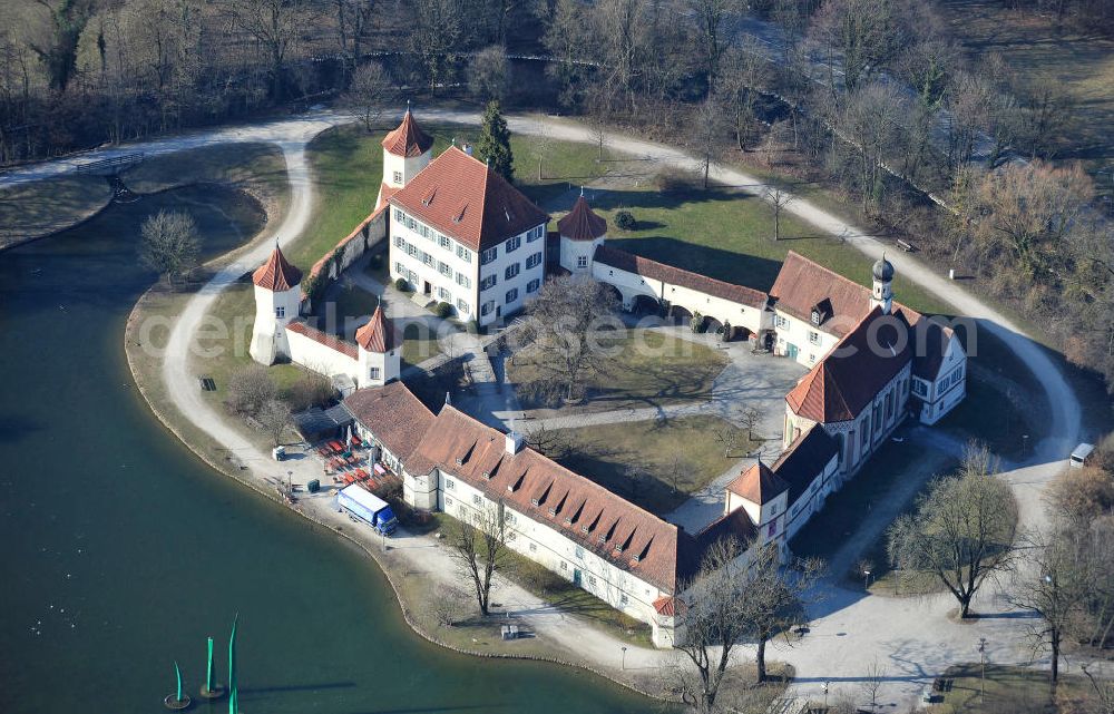 Aerial image München-Obermenzing - Das ehemalige Jagdschloss Blutenburg an der Pippinger Straße in München-Obermenzing. Heute befindet sich hier u.a. die Internationale Jugendbibliothek (IJB) mit verschiedenen Mussen wie z.B. dem Erich-Kästner-Zimmer und dem Ottfried-Preußler-Archiv. The former hunting château Blutenburg at the Pippinger Strasse in Munich-Obermenzing.